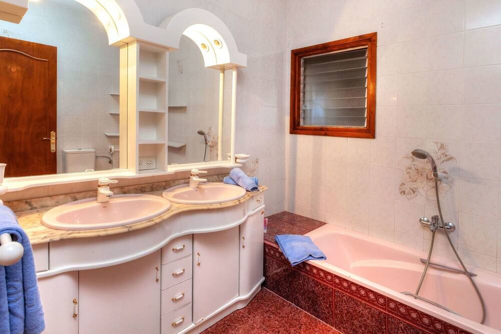 Photo of Bathroom in Can Carbonell