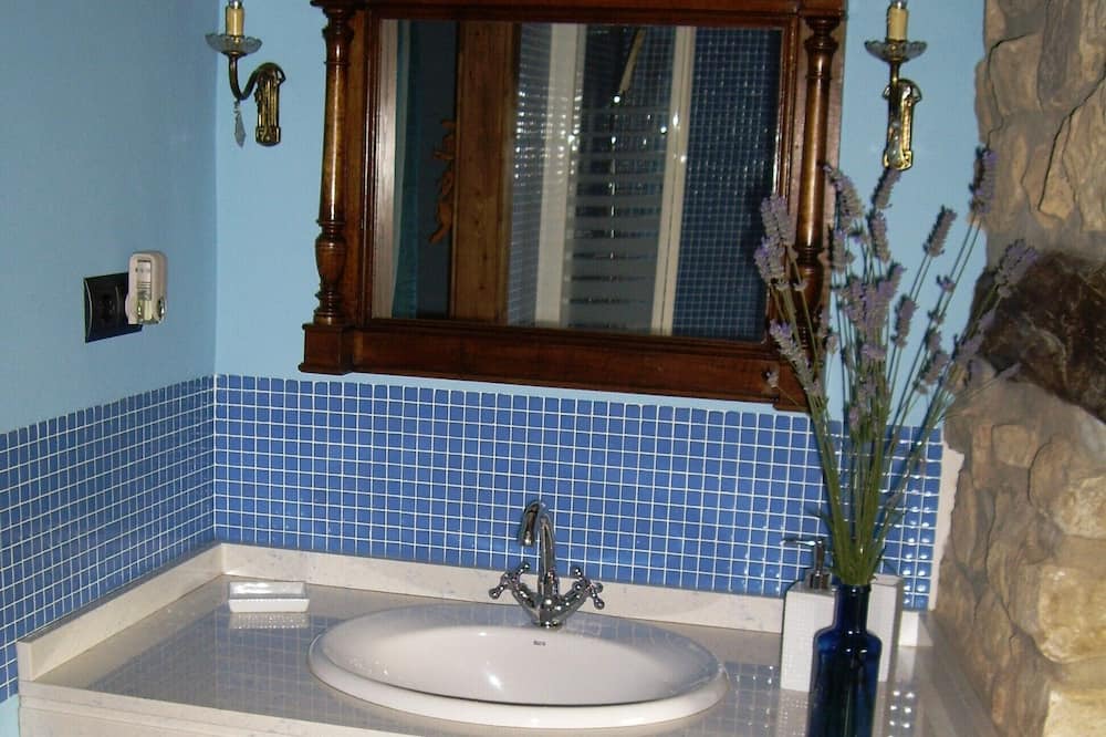 Photo of Bathroom in Ardisa