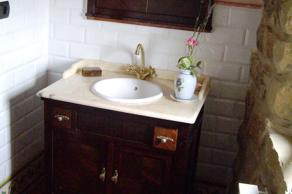Photo of Bathroom in Ardisa