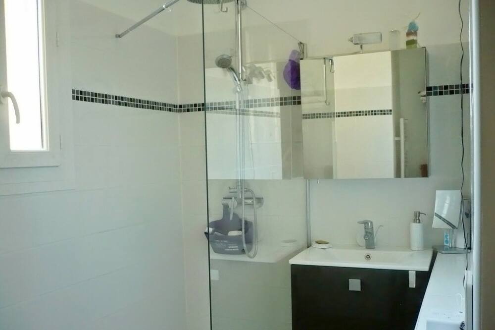 Photo of Bathroom in Celleneuve