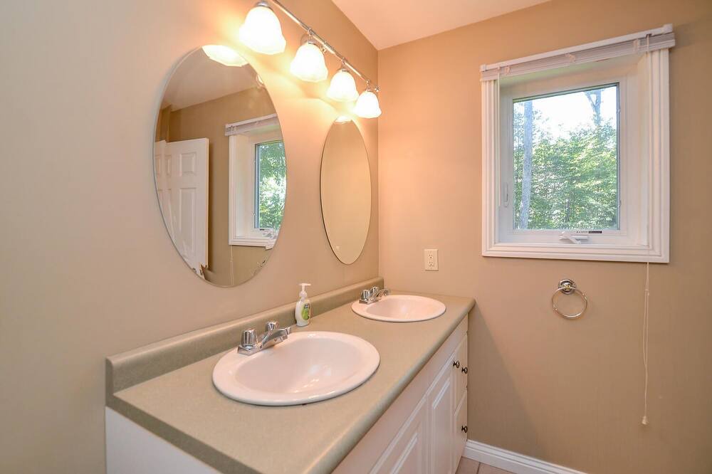 Photo of Bathroom in Arden