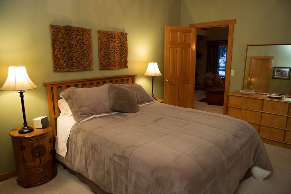 Photo of Bedroom in Oregon Water Wonderland