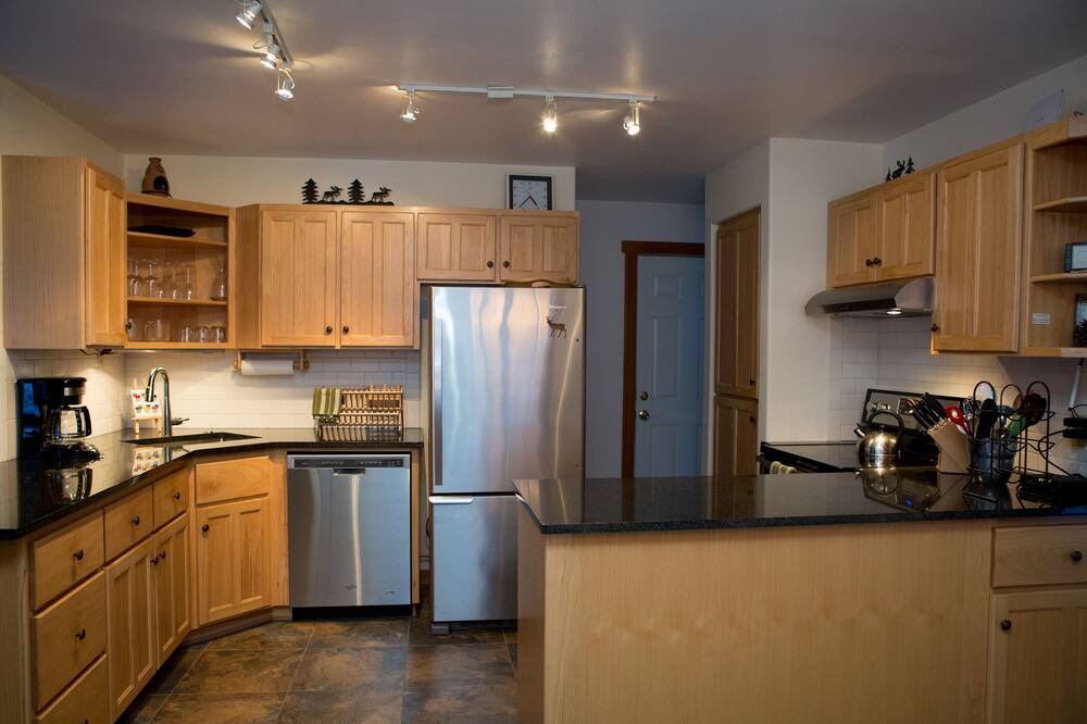 Photo of Kitchen in Oregon Water Wonderland