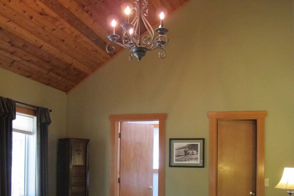 Photo of Bedroom in Oregon Water Wonderland