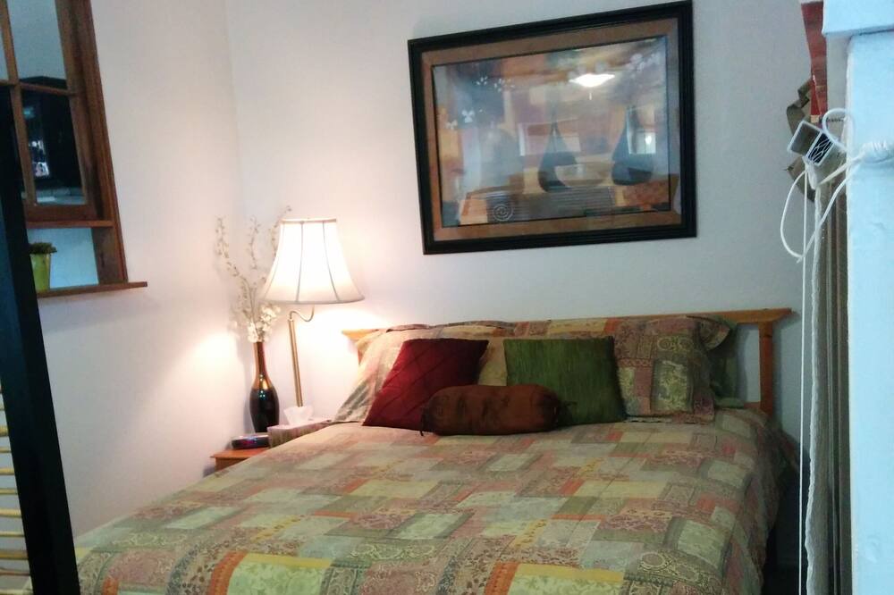 Photo of Bedroom in Lower Greenville