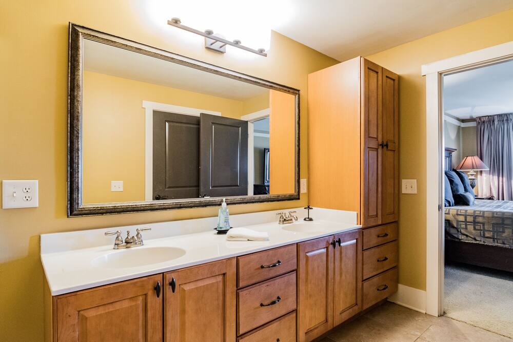 Photo of Bathroom in Talladega