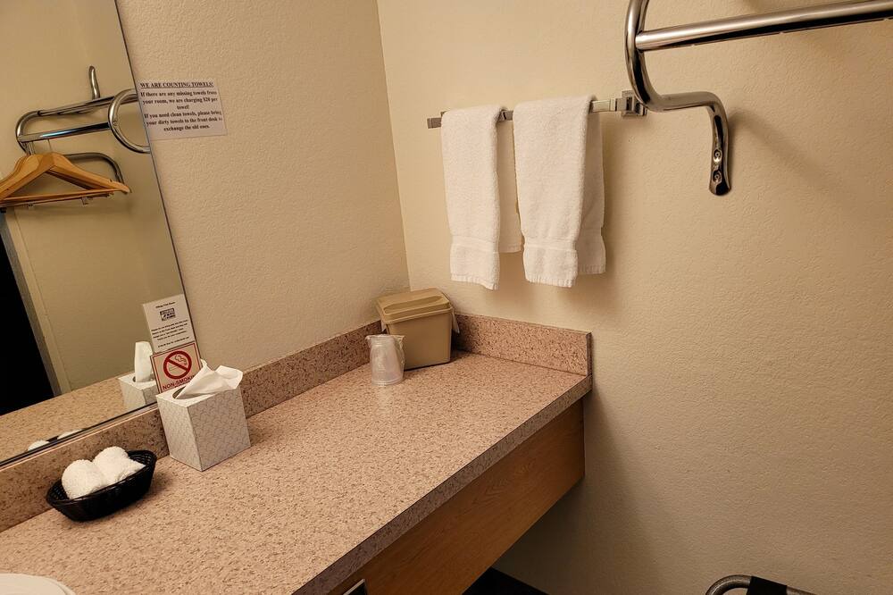 Photo of Bathroom in Cornwall Park