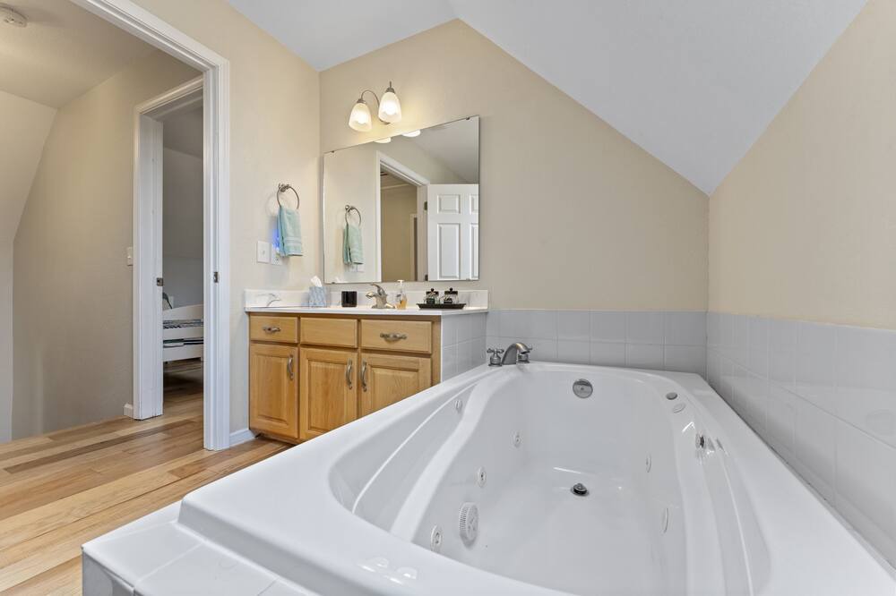 Photo of Bathroom in Rockaway Beach