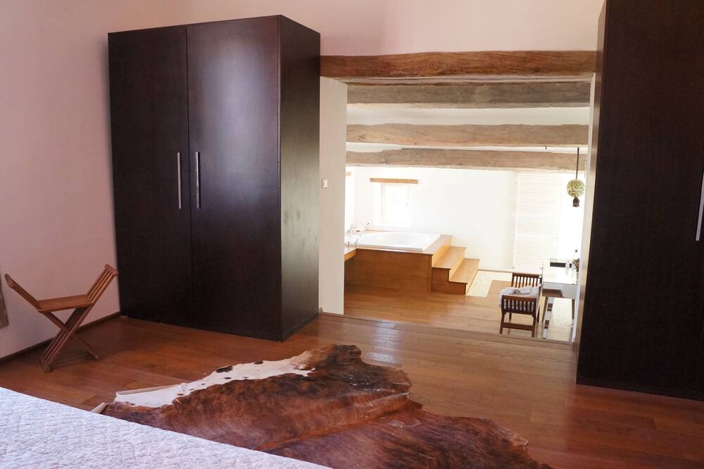 Photo of Bedroom in Simiane-la-Rotonde