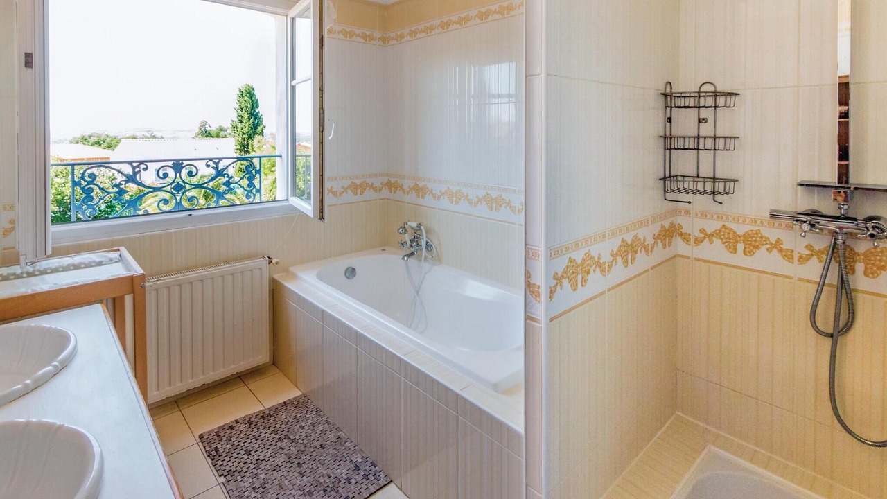 Photo of Bathroom in Thezan-les-Beziers