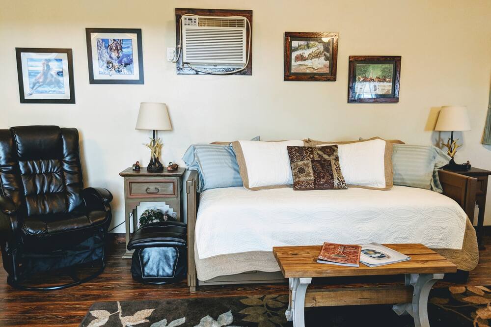 Photo of Livingroom in Davis
