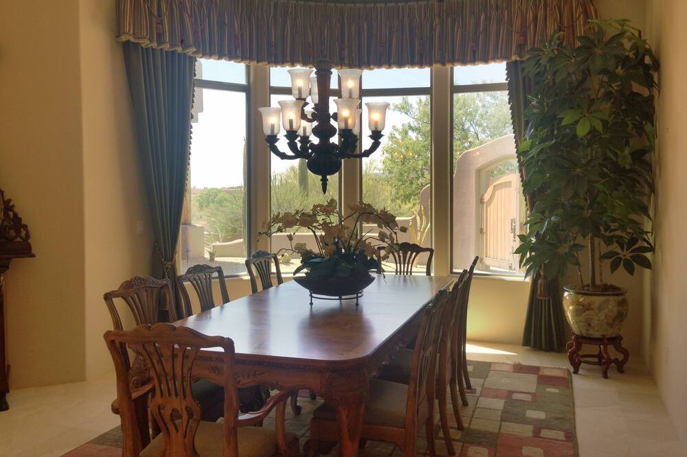 Photo of Livingroom in Desert Mountain