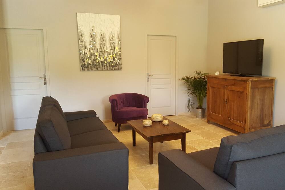 Photo of Livingroom in Calamane