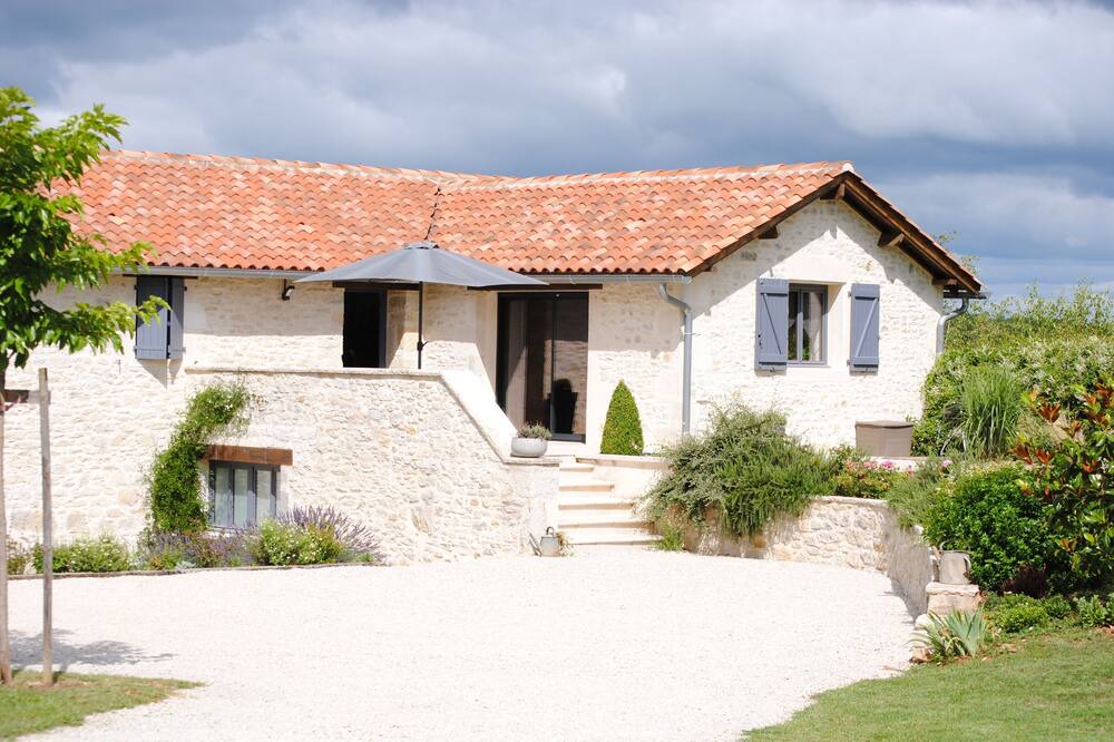 Photo of Outdoor in Calamane