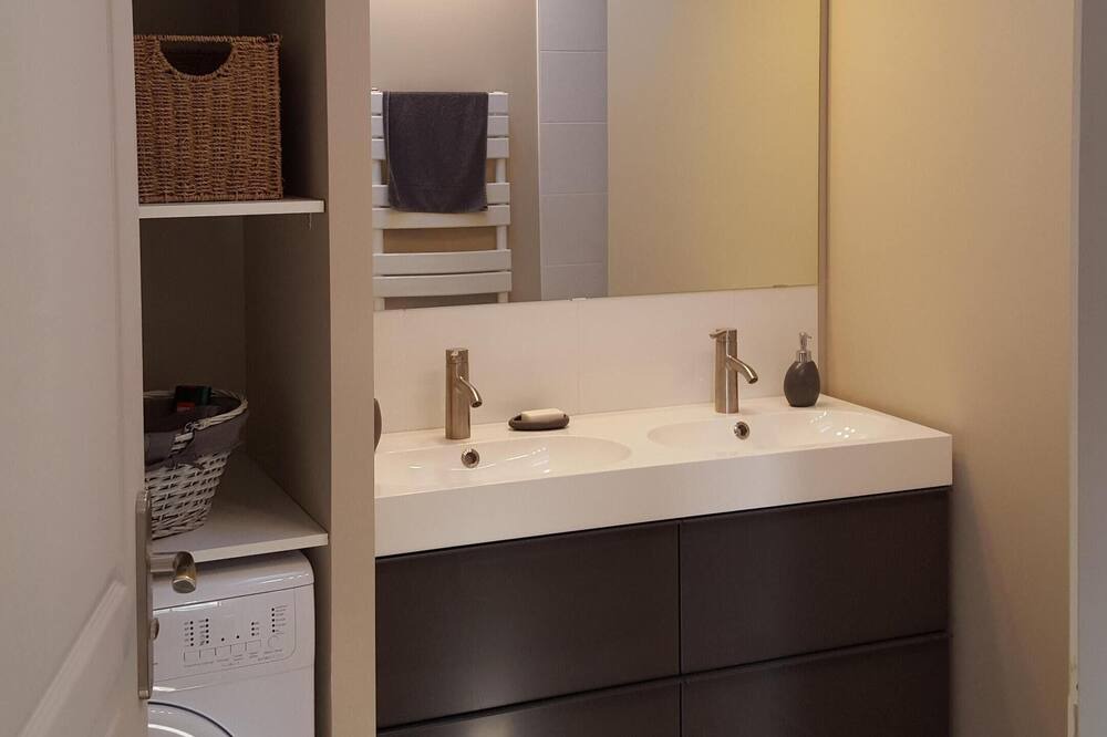 Photo of Bathroom in Calamane