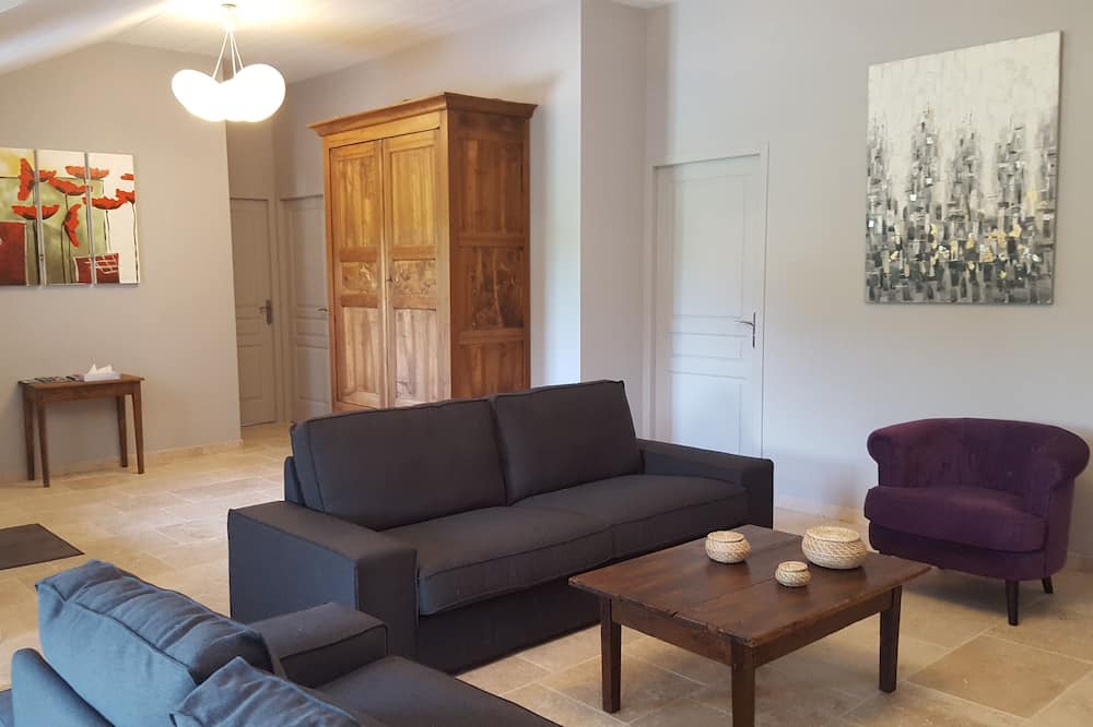 Photo of Livingroom in Calamane