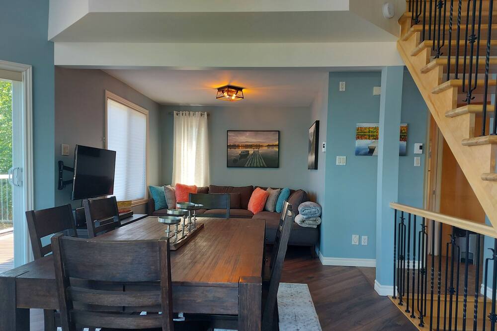 Photo of Livingroom in Petite-Riviere-Saint-Francois