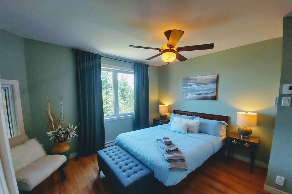 Photo of Bedroom in Petite-Riviere-Saint-Francois
