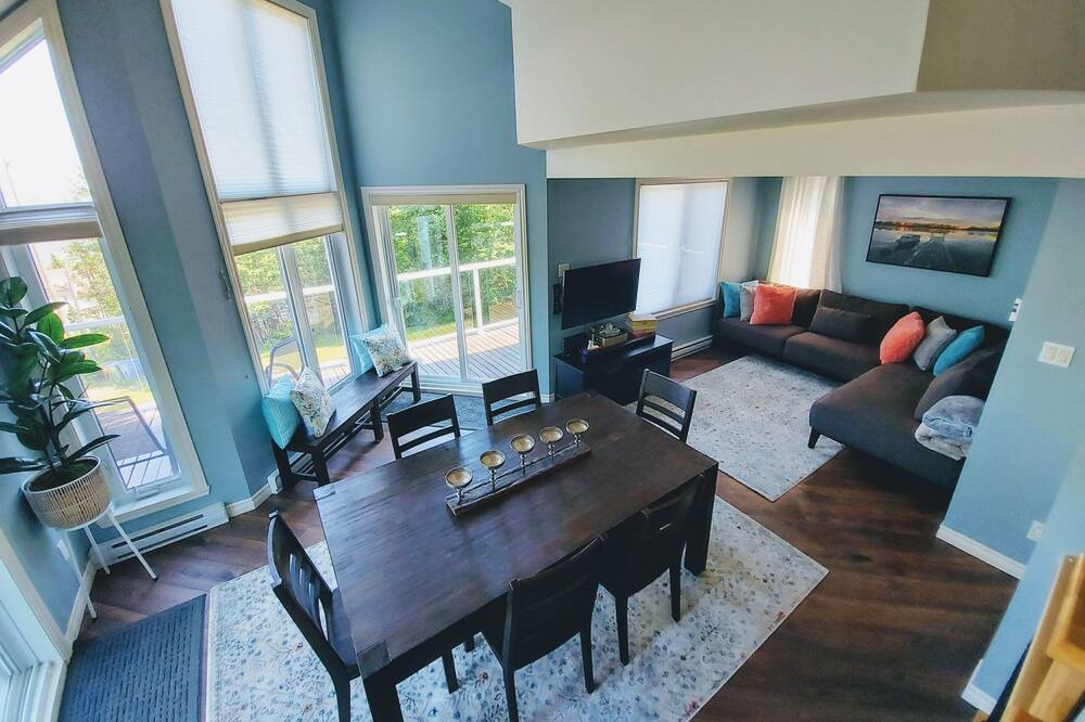 Photo of Livingroom in Petite-Riviere-Saint-Francois