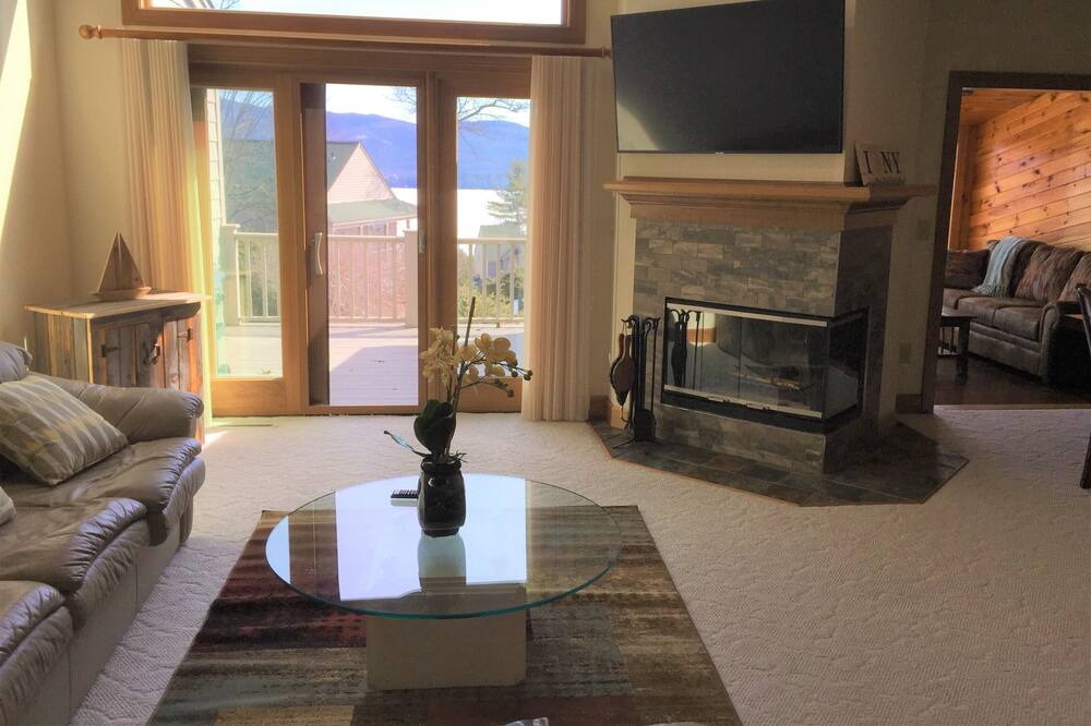 Photo of Livingroom in Lake George