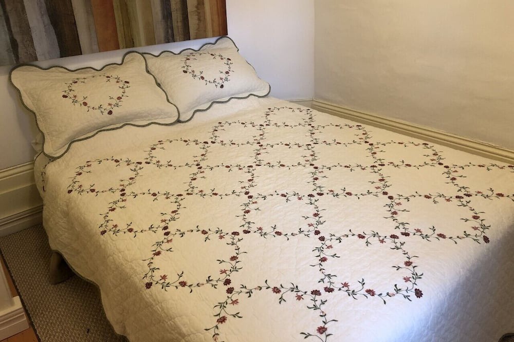 Photo of Bedroom in Oro-Medonte