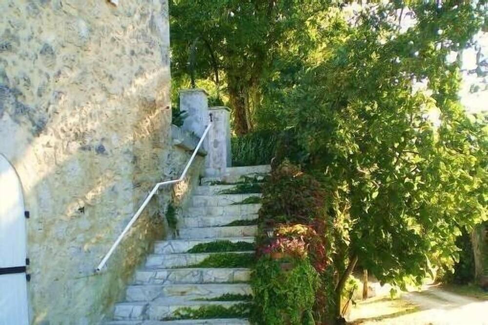 Photo of Outdoor in Castelnau-sur-l'Auvignon