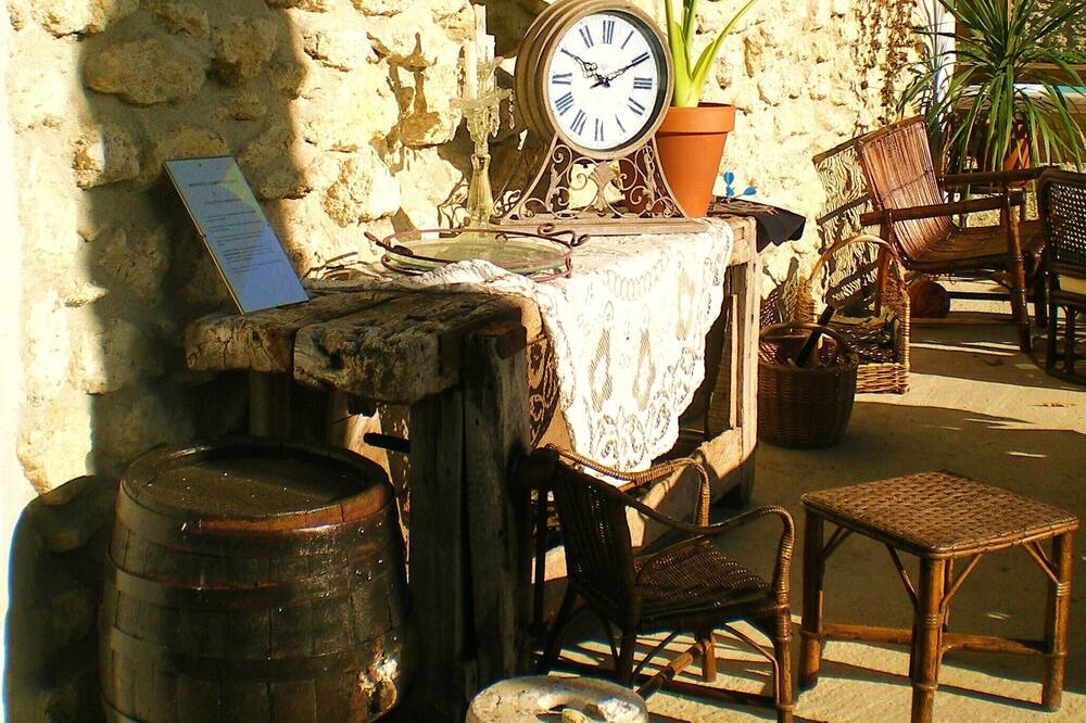 Photo of Others in Castelnau-sur-l'Auvignon