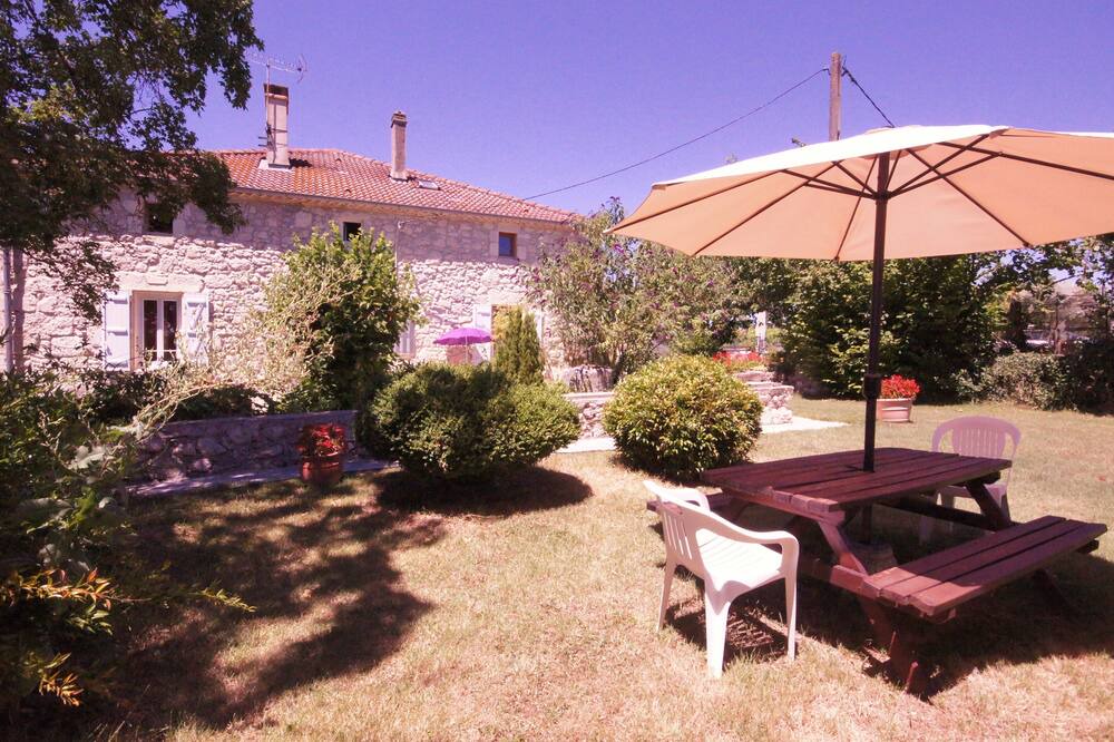 Photo of Outdoor in Castelnau-sur-l'Auvignon