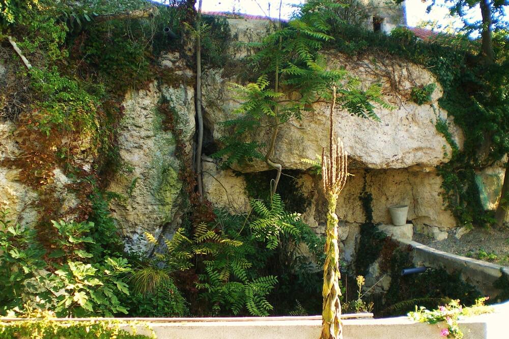 Photo of Outdoor in Castelnau-sur-l'Auvignon