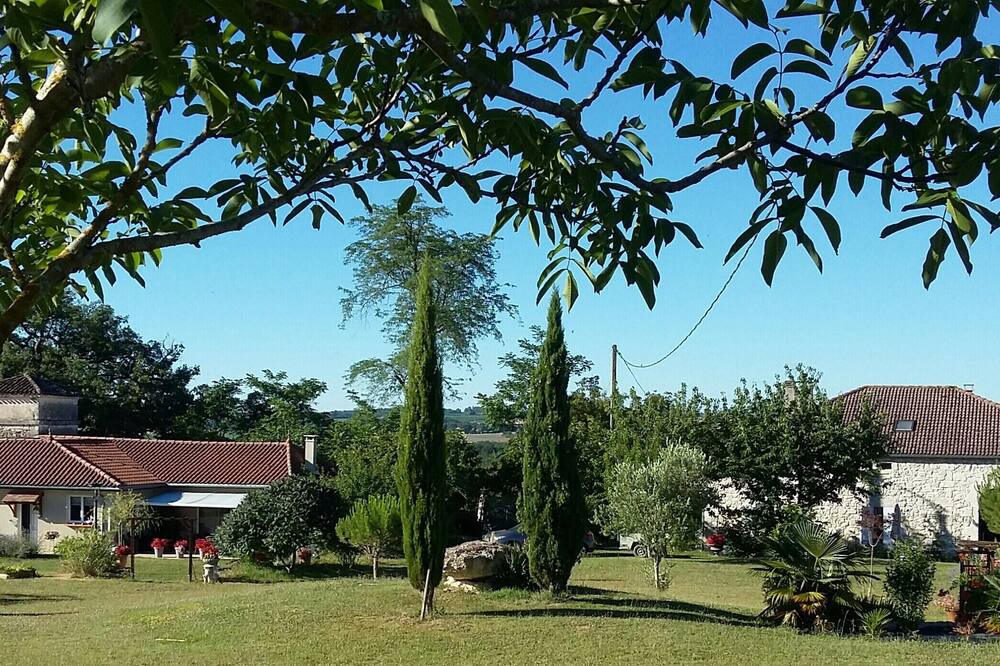 Photo of Outdoor in Castelnau-sur-l'Auvignon
