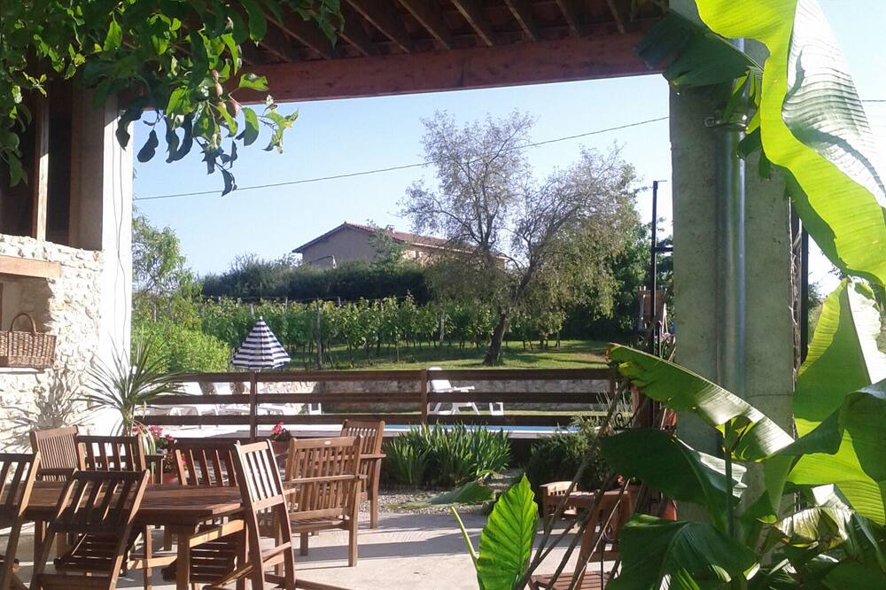Photo of Patio Balcony in Castelnau-sur-l'Auvignon