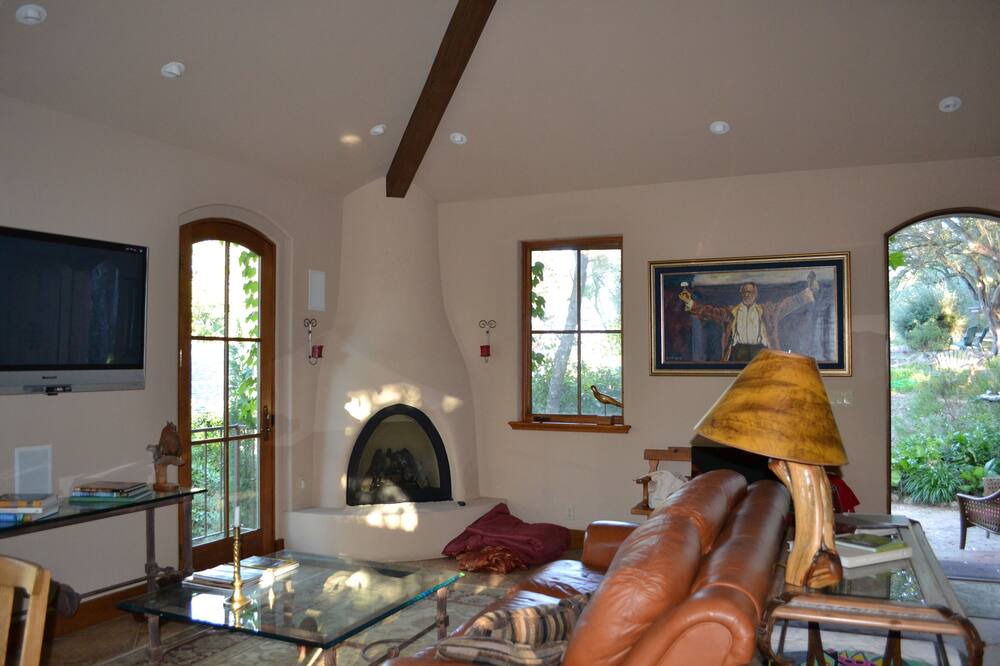 Photo of Livingroom in St. Helena