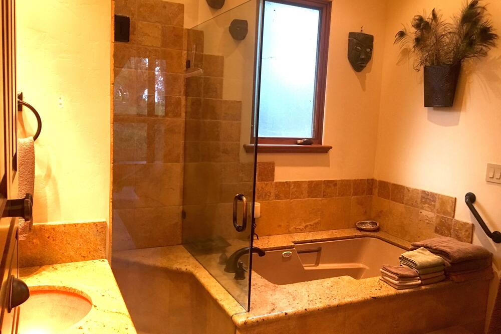 Photo of Bathroom in St. Helena