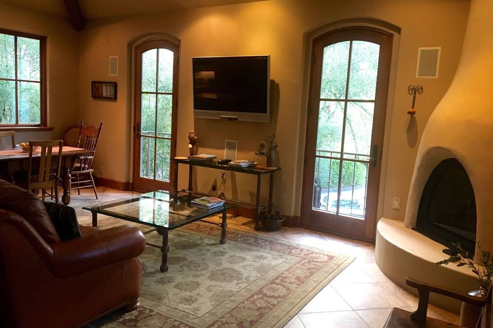 Photo of Livingroom in St. Helena