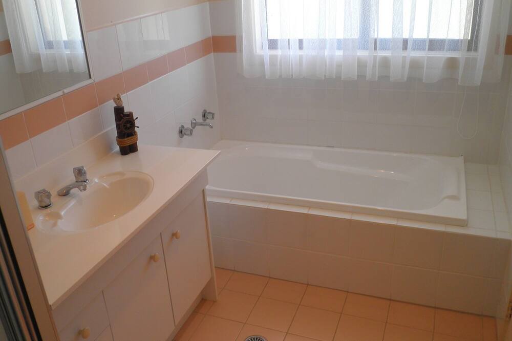 Photo of Bathroom in Tuross Head