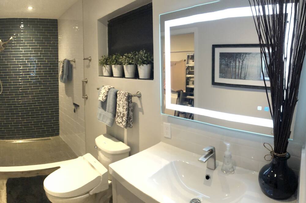 Photo of Bathroom in Central Corals