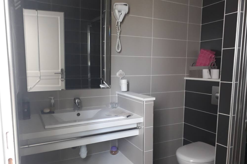 Photo of Bathroom in Capestang