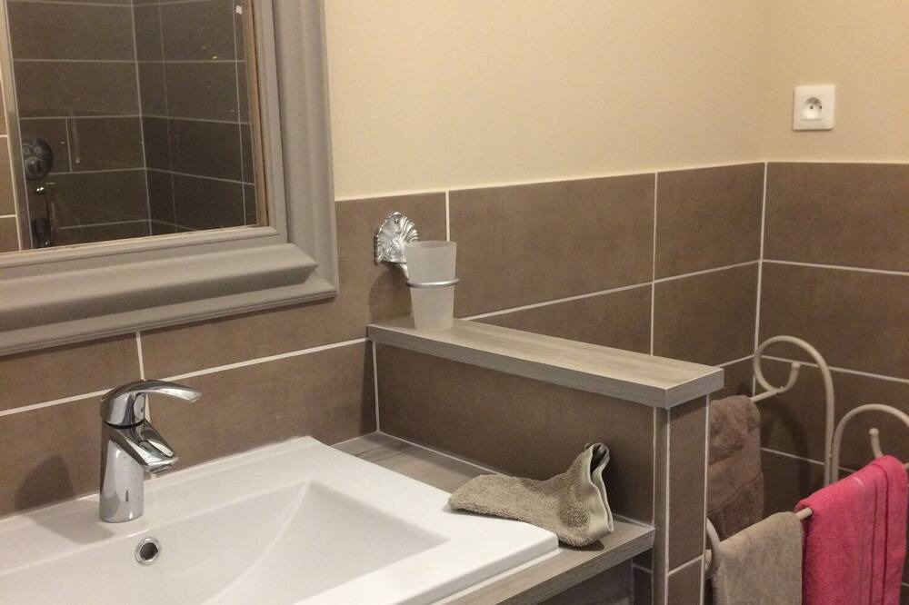 Photo of Bathroom in Capestang