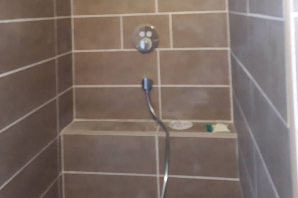 Photo of Bathroom in Capestang