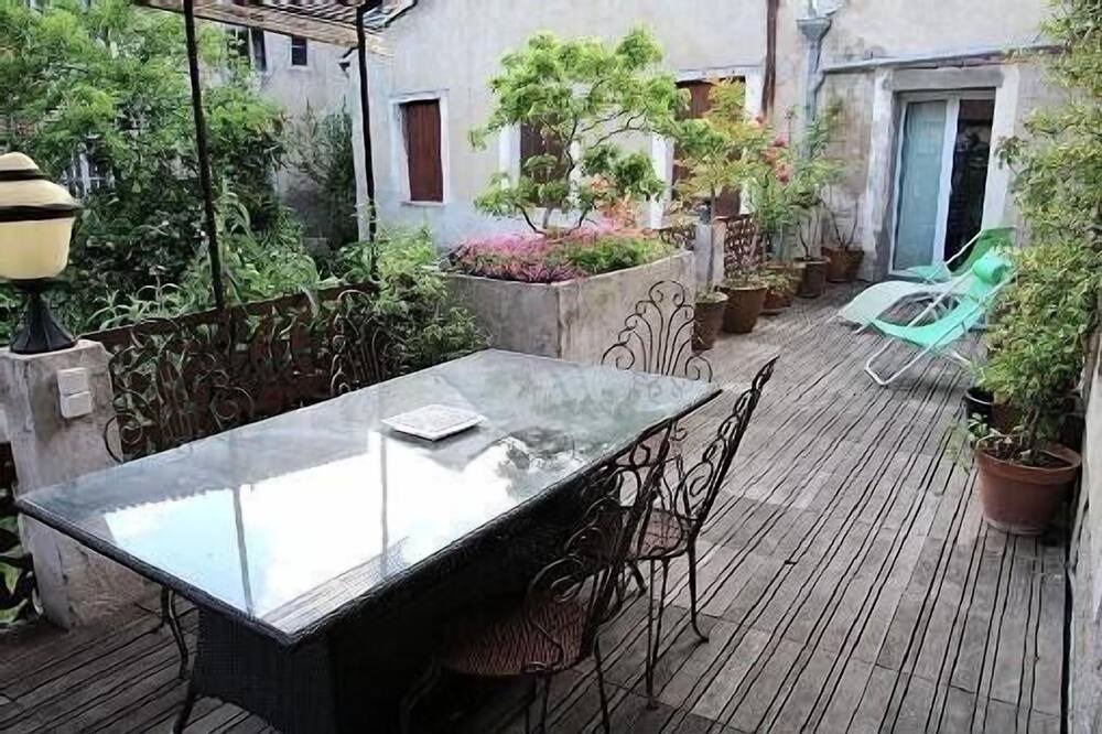 Photo of Patio Balcony in Sainte-Colombe-sur-lHers