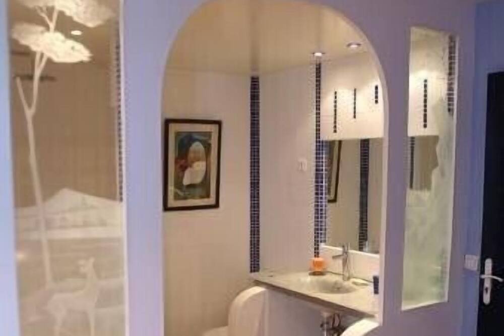 Photo of Bathroom in Sainte-Colombe-sur-lHers