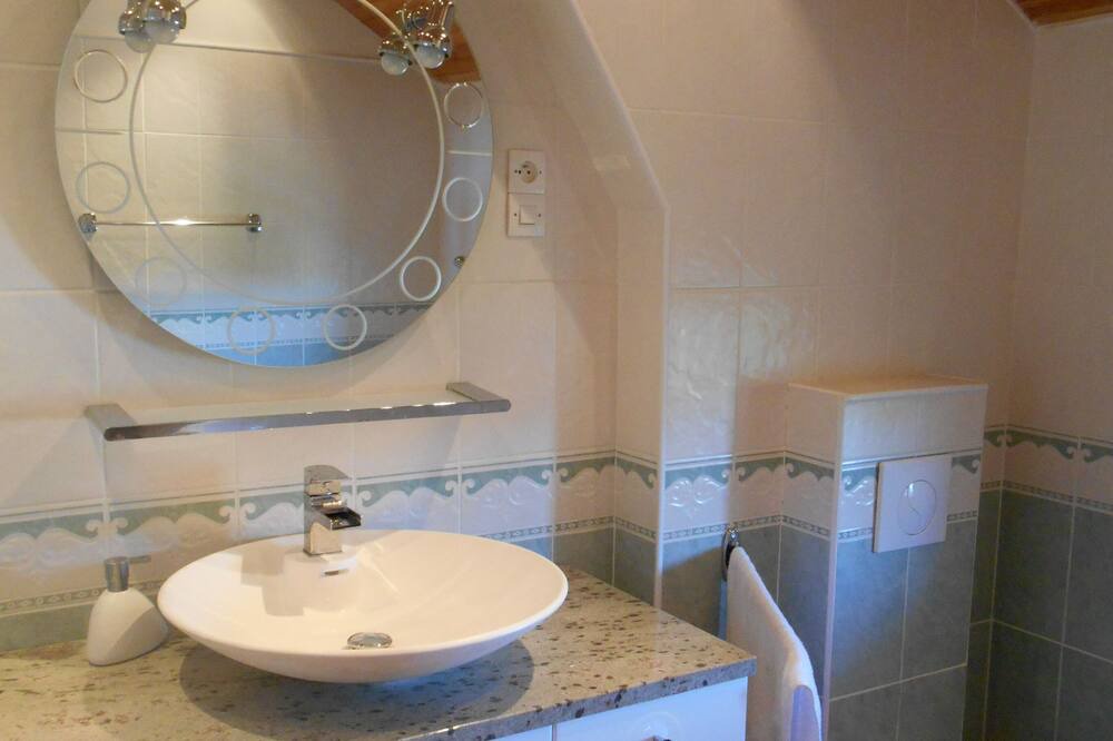 Photo of Bathroom in Lavaur