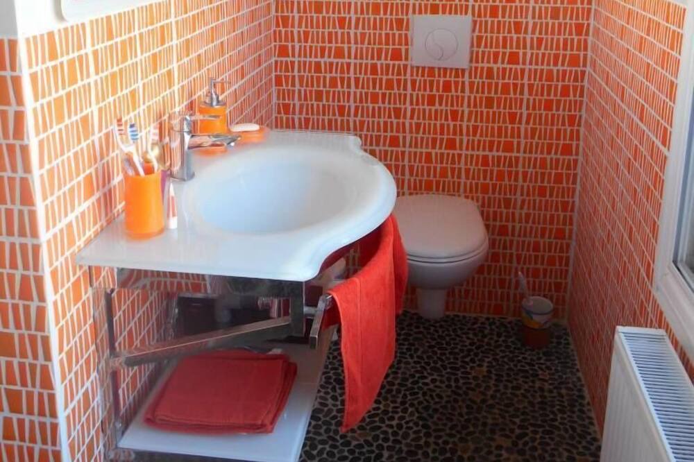Photo of Bathroom in Lavaur