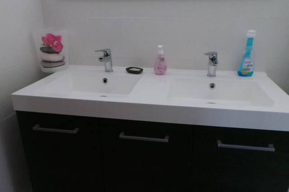 Photo of Bathroom in Le Canon
