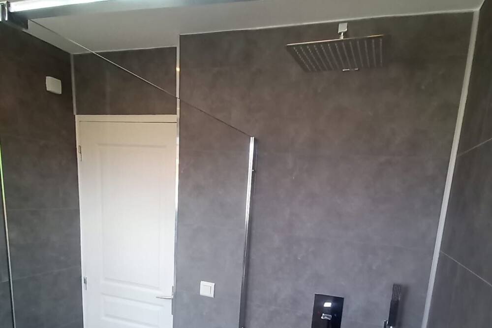 Photo of Bathroom in Saint-Genis