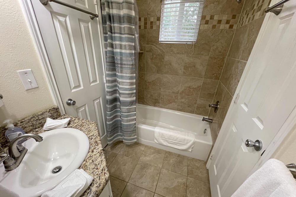 Photo of Bathroom in Crockett