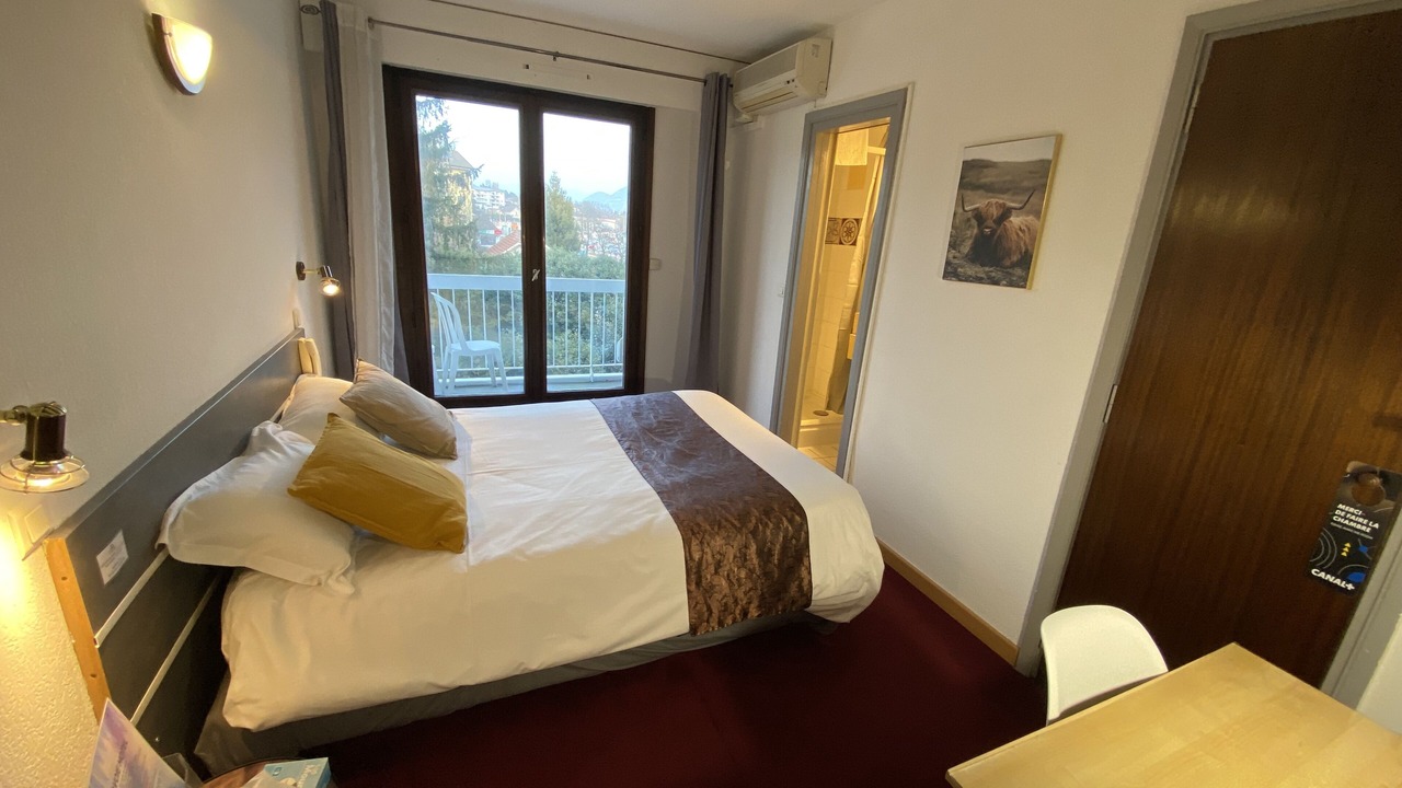 Photo of Bedroom in Saint-Julien-en-Genevois