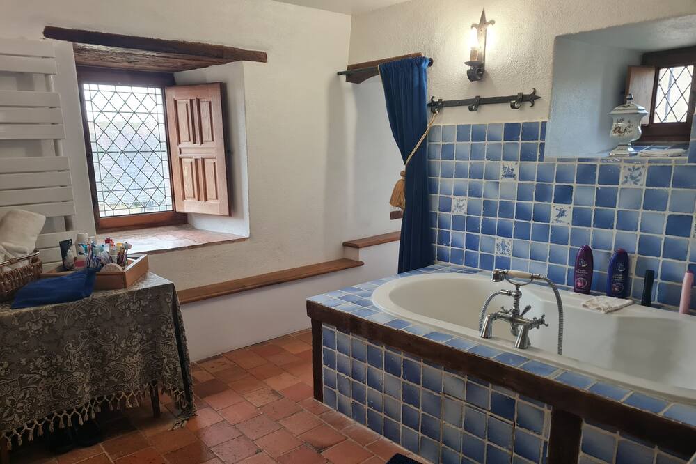 Photo of Bathroom in Roeze-sur-Sarthe