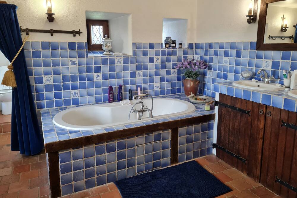 Photo of Bathroom in Roeze-sur-Sarthe