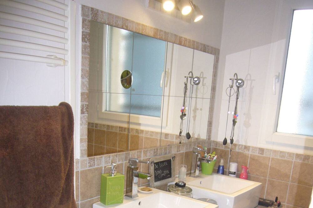Photo of Bathroom in Saint-Jean-de-Fos
